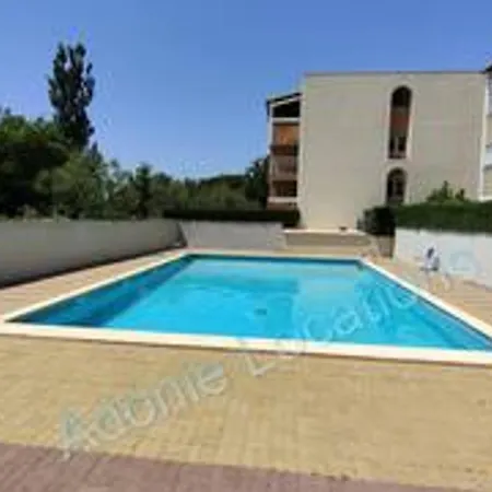 Climatise - Parking - Piscine - Pres De La - Fr-1-801-6 *